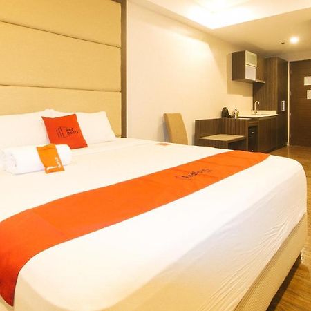 Hotel Reddoorz Premium @ West Avenue Quezon City Esterno foto