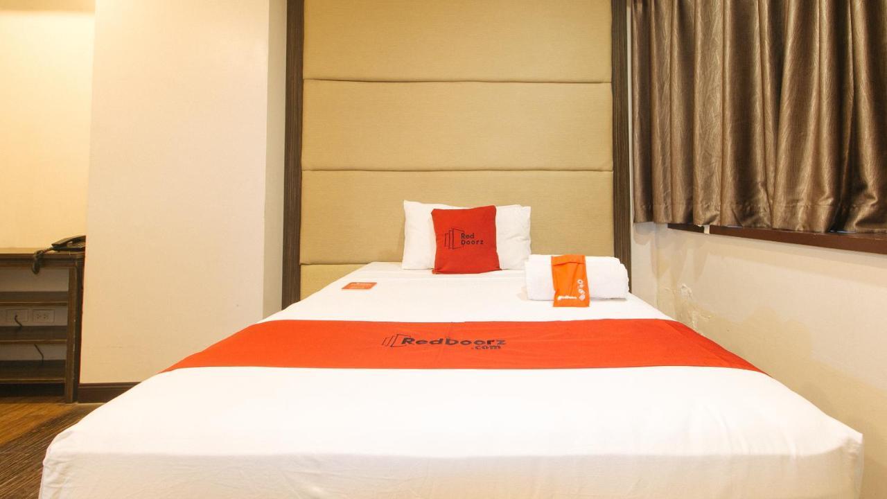 Hotel Reddoorz Premium @ West Avenue Quezon City Esterno foto