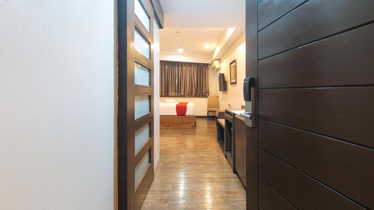 Hotel Reddoorz Premium @ West Avenue Quezon City Esterno foto