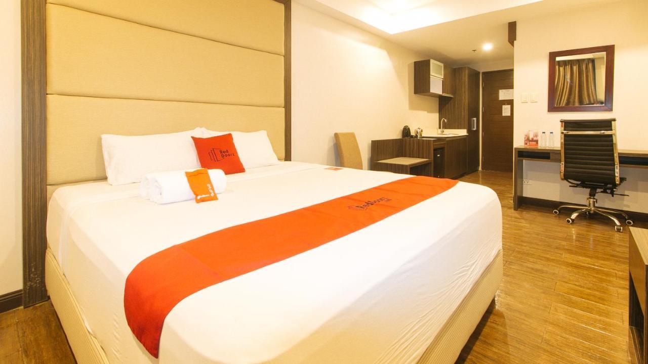 Hotel Reddoorz Premium @ West Avenue Quezon City Esterno foto