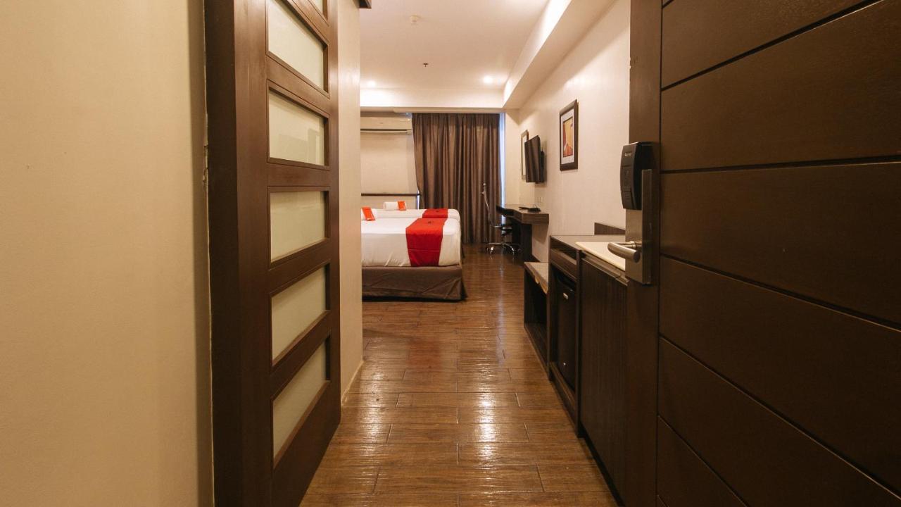 Hotel Reddoorz Premium @ West Avenue Quezon City Esterno foto