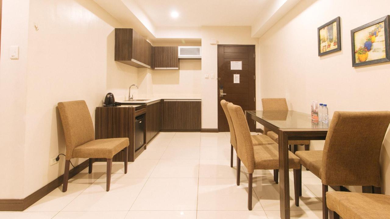 Hotel Reddoorz Premium @ West Avenue Quezon City Esterno foto