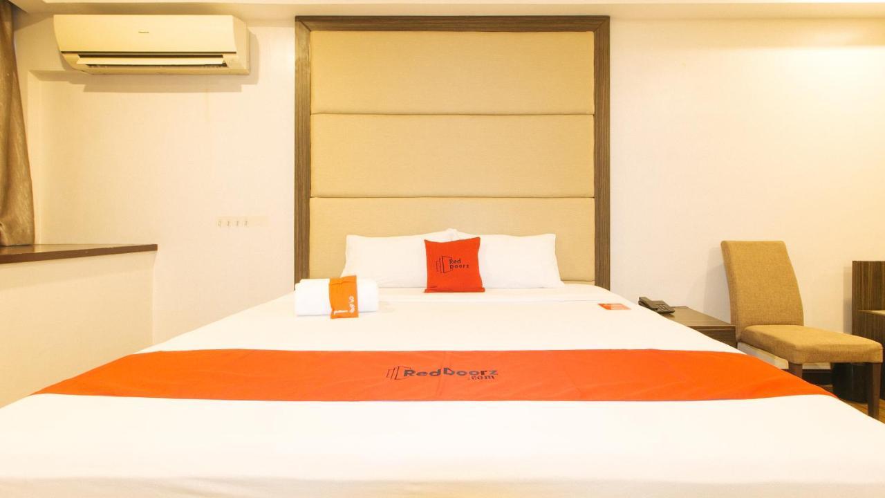 Hotel Reddoorz Premium @ West Avenue Quezon City Esterno foto