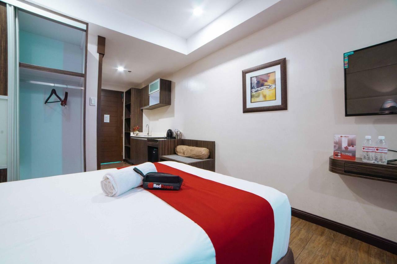 Hotel Reddoorz Premium @ West Avenue Quezon City Esterno foto