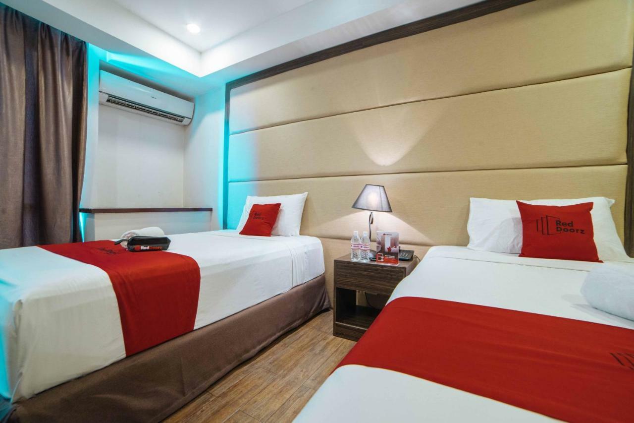 Hotel Reddoorz Premium @ West Avenue Quezon City Esterno foto