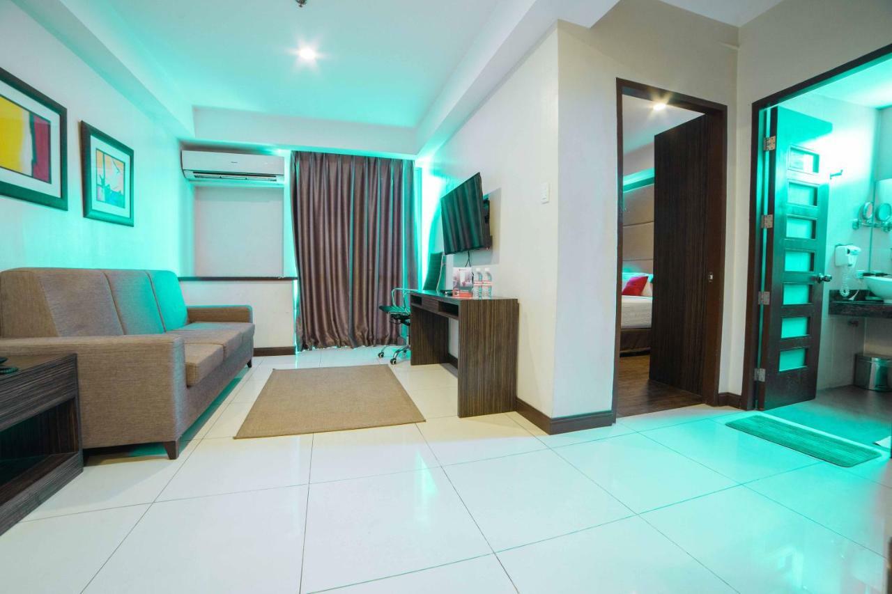 Hotel Reddoorz Premium @ West Avenue Quezon City Esterno foto